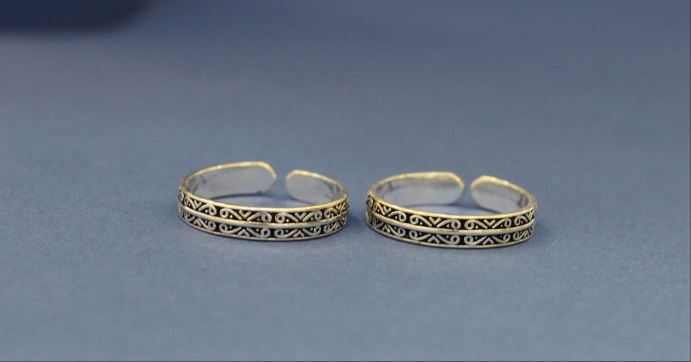 Silver toe ring