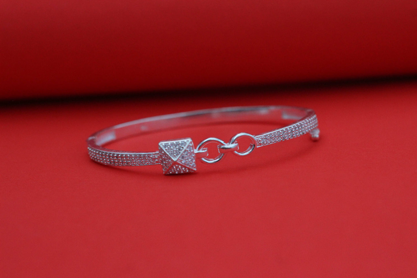 Silver kada