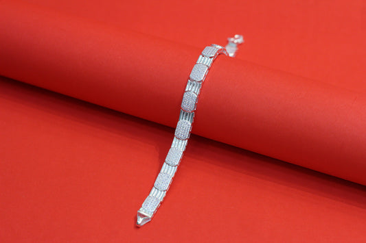 Men’s Silver-Plated Bracelet with Diamond-Cut Detailing – Luxury Link Design
