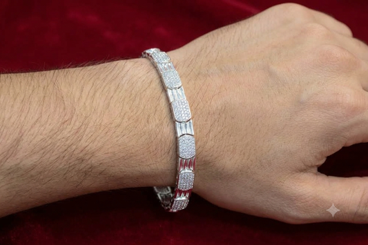 Men’s Silver-Plated Bracelet with Diamond-Cut Detailing – Luxury Link Design