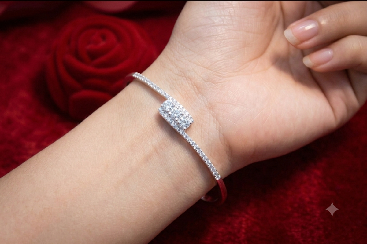 Silver soliter ledies kada