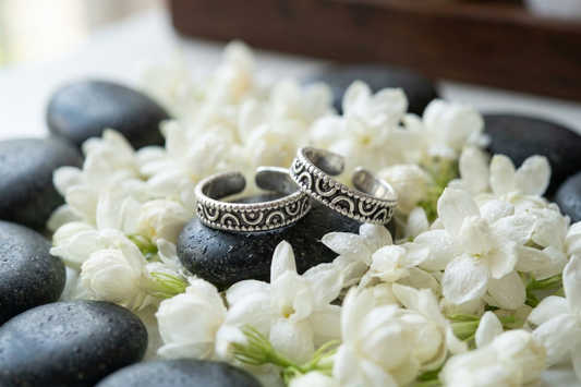 Antique Oxidised Silver Adjustable Toe Ring Pair (Bichhiya) with Arch & Beaded Motif