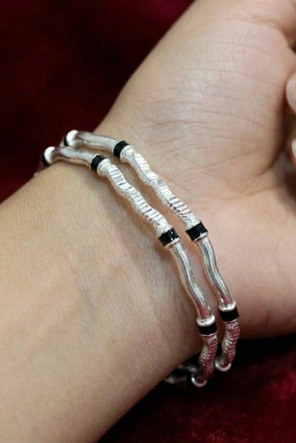 Silver Zig-Zag Pattern Baby Bangles with Black Enamel Ring Detailing – Pair 1 to 2 year age kids