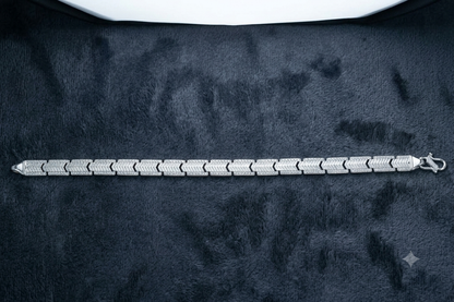Men’s Silver-Tone Chevron Link Bracelet – Bold & Stylish Design