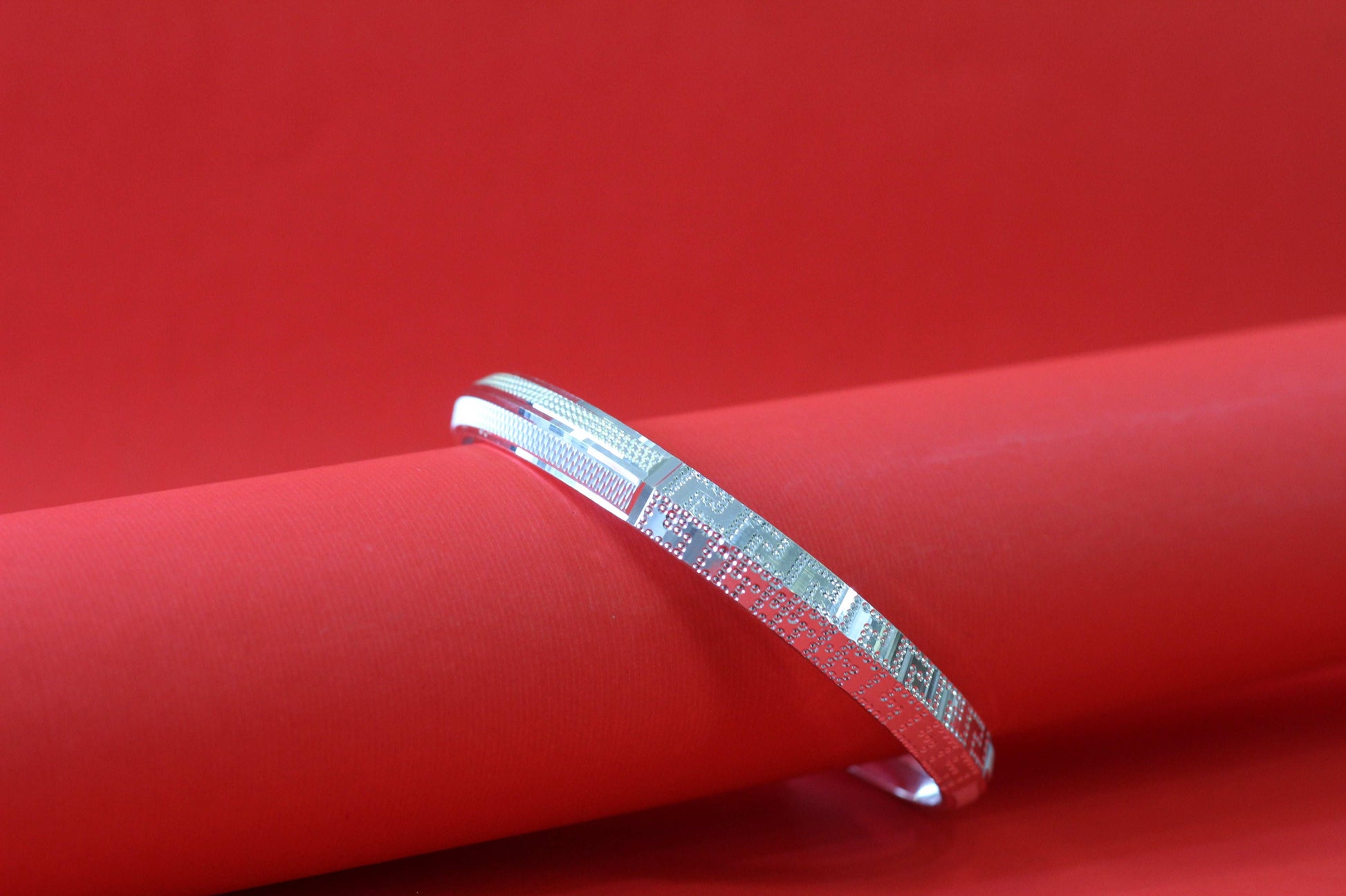 Elegant Textured Punjabi Kada in Pure Silver