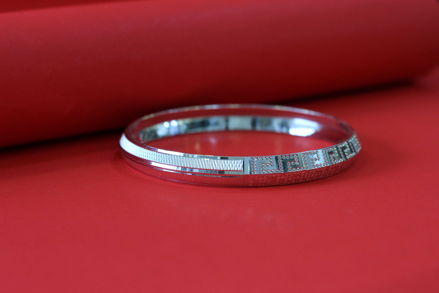 Elegant Textured Punjabi Kada in Pure Silver