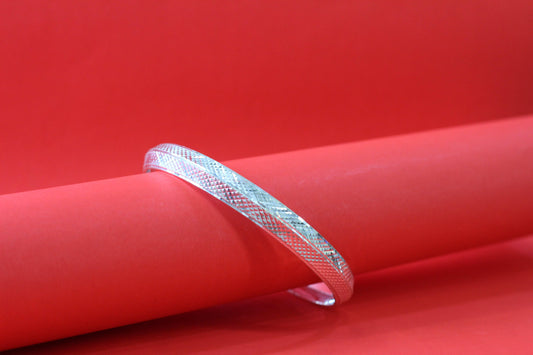 Elegant Textured Punjabi Kada in Pure Silver