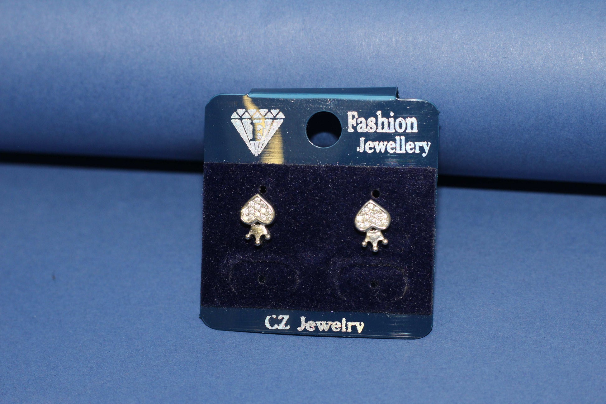 Elegant Queen heart CZ Stone Studded Tops Earrings