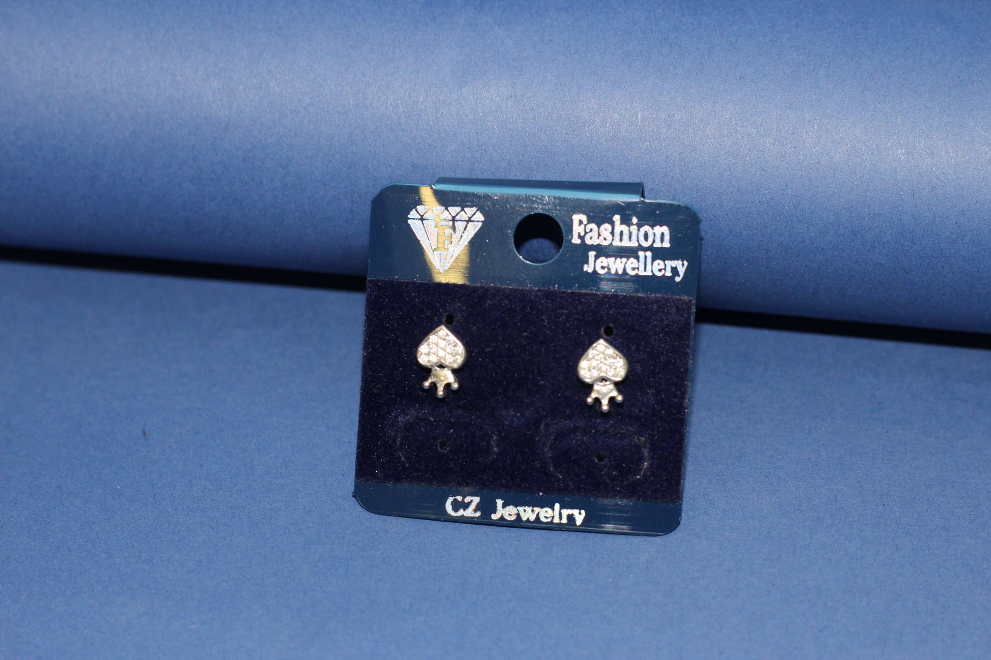 Elegant Queen heart CZ Stone Studded Tops Earrings