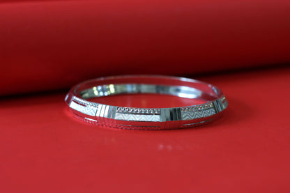 Elegant Textured Punjabi Kada in Pure Silver