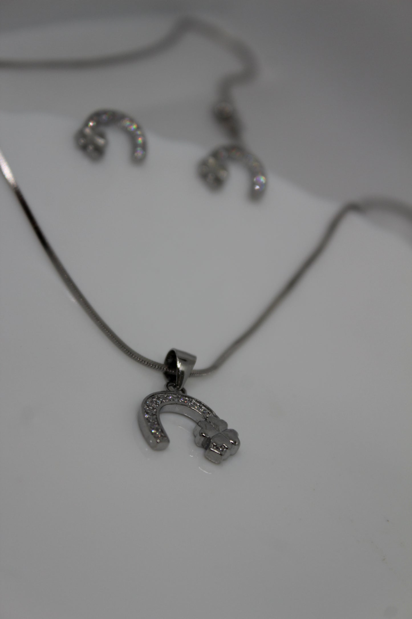 Silver chain with pendant with earrings