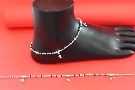 Lightweight silver anklet with small dangling beads for a graceful look