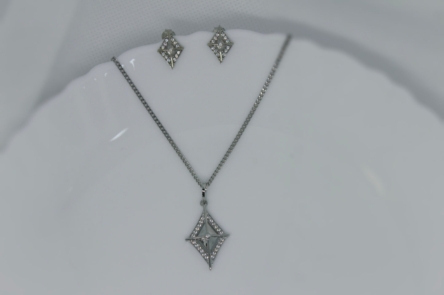 Silver chain with pendant and earrings