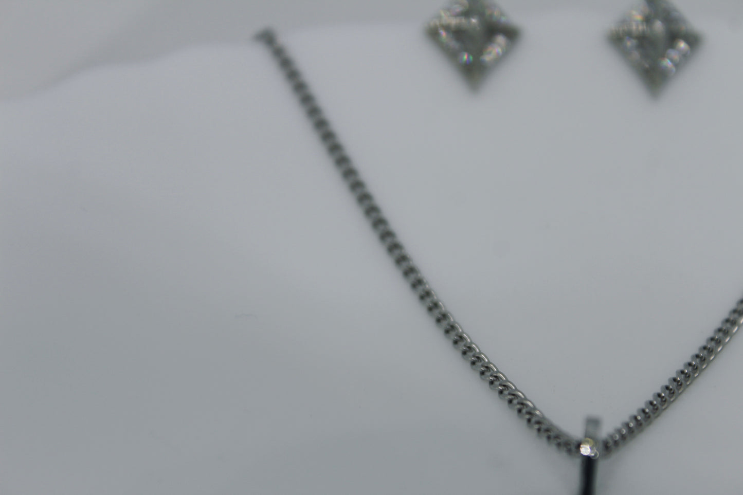 Silver chain with pendant and earrings