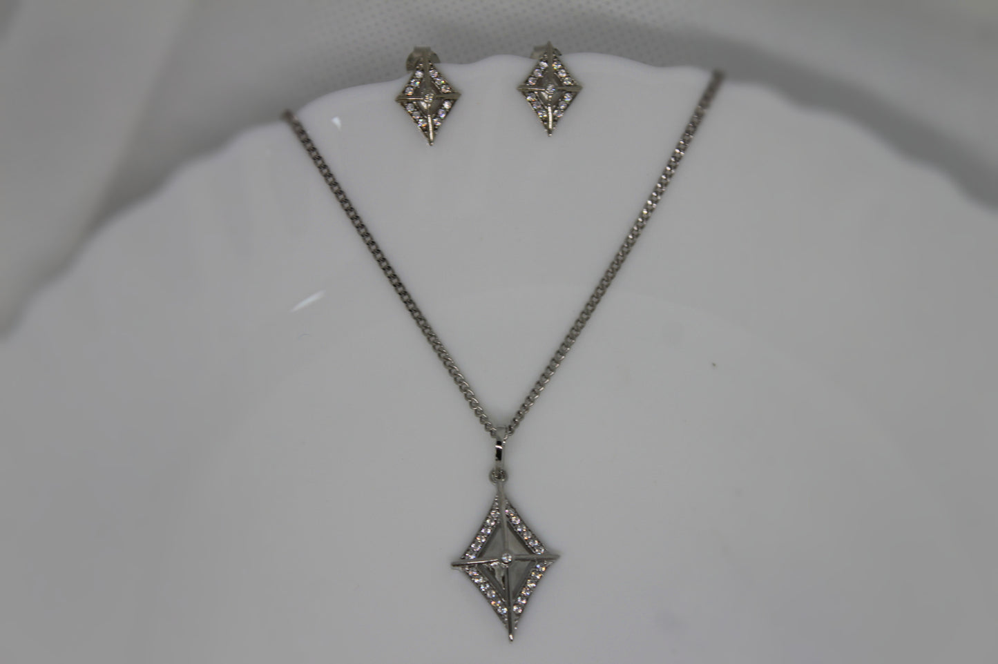 Silver chain with pendant and earrings