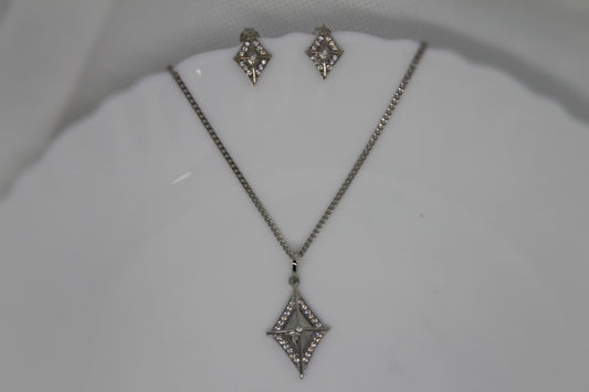 Silver chain with pendant and earrings