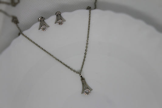 Silver chain with pendant and earrings