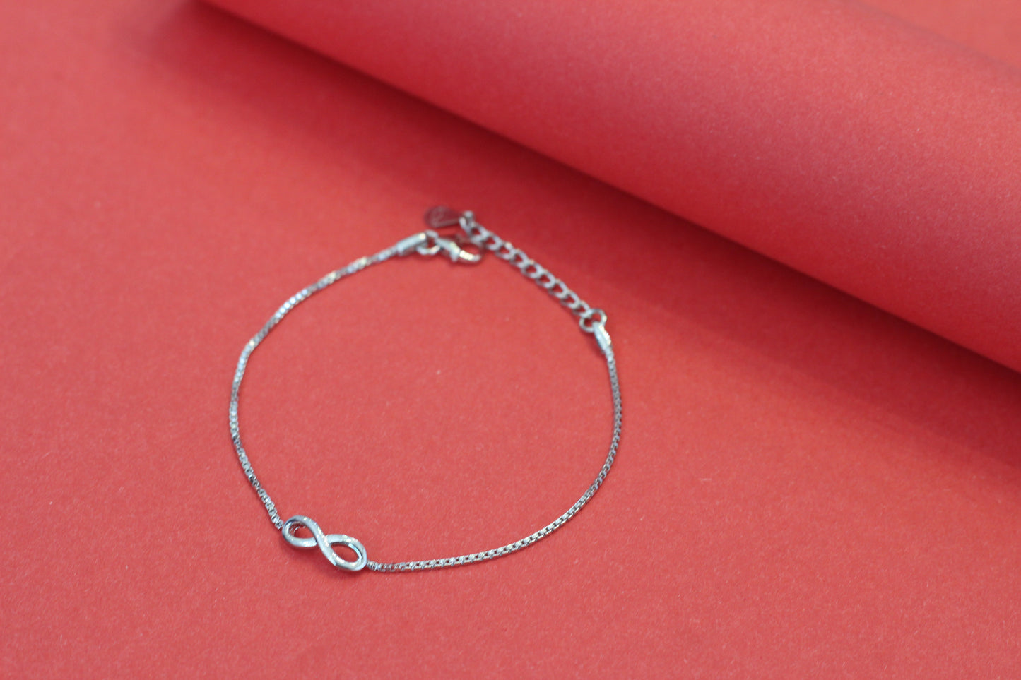 Aavikazevar Minimal Silver infinity Bracelet with box chain