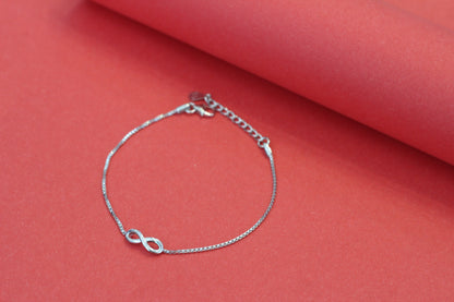 Aavikazevar Minimal Silver infinity Bracelet with box chain