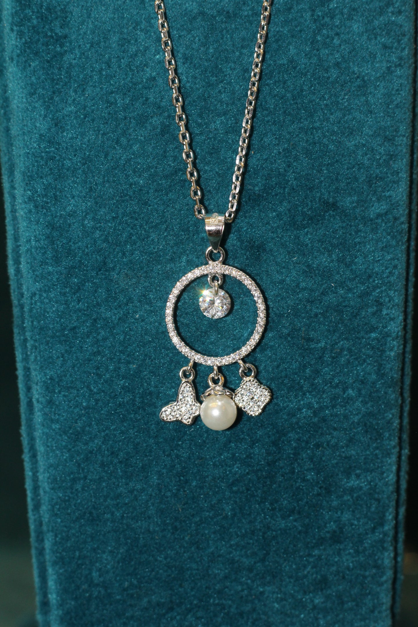 Silver chain with pendant