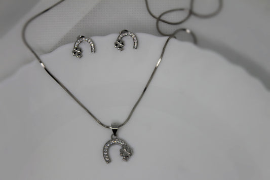 Silver chain with pendant with earrings