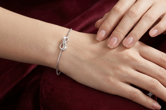 Aavikazevar Minimal Silver infinity Bracelet with box chain