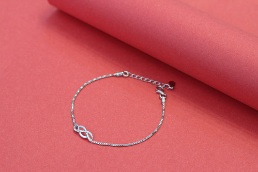 Aavikazevar Minimal Silver infinity Bracelet with box chain