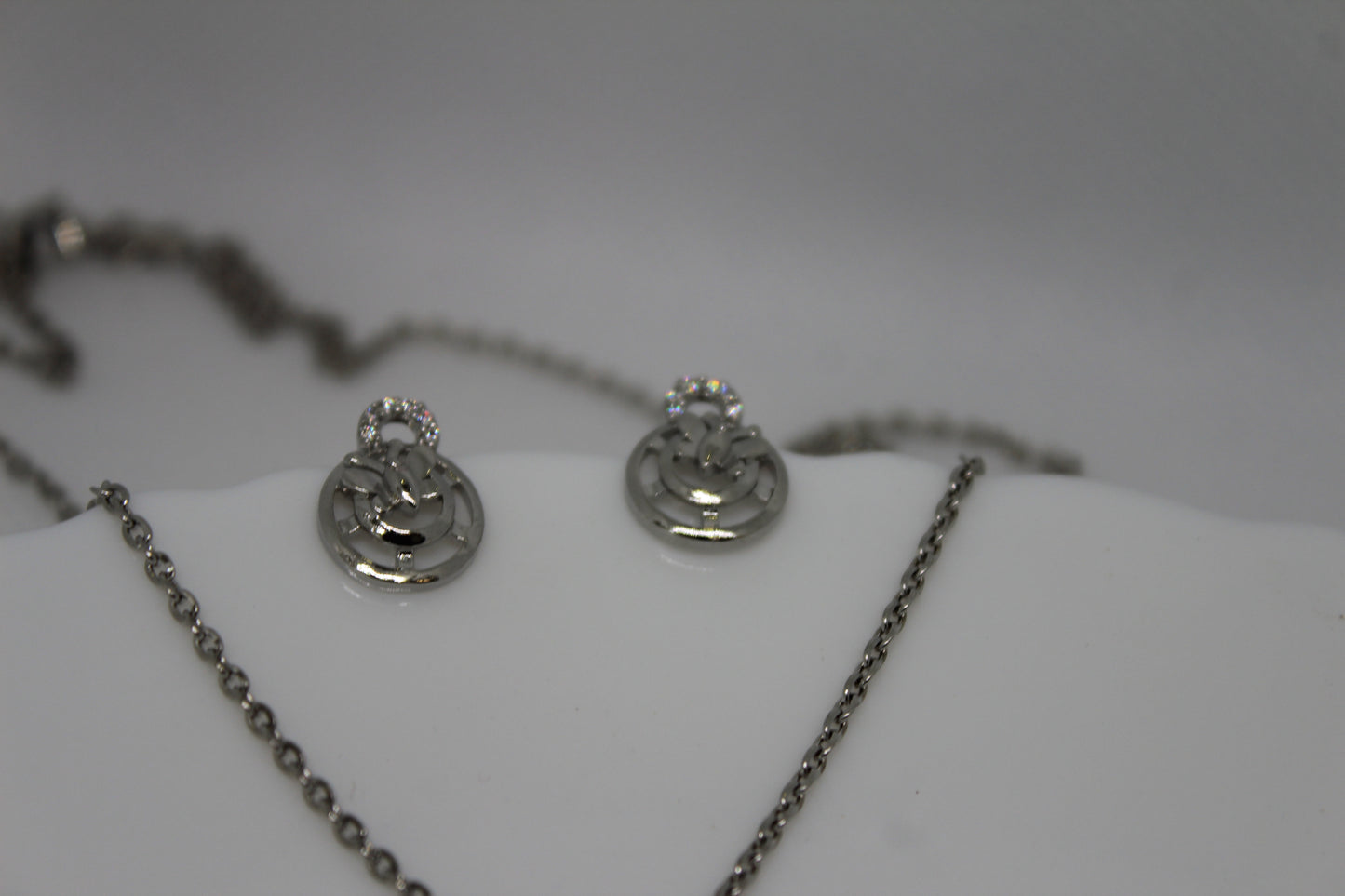 Silver chain with pendant and earrings