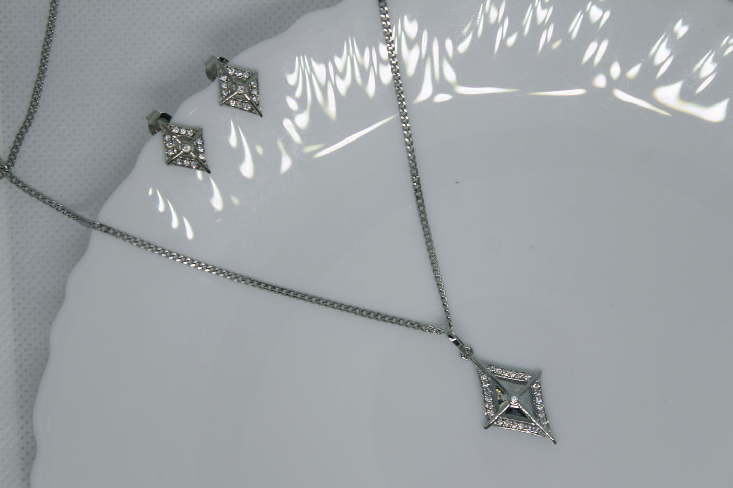 Silver chain with pendant and earrings