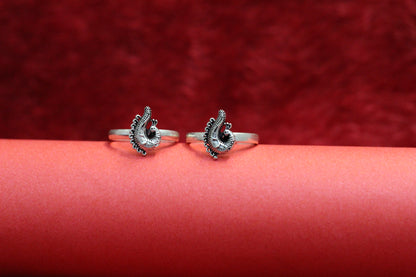 Silver toe ring