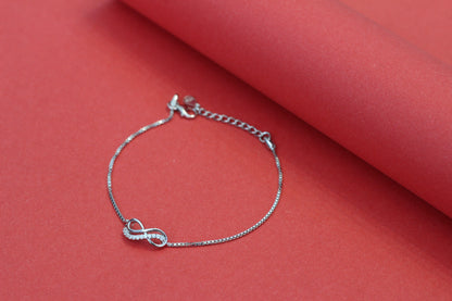Aavikazevar Minimal Silver infinity Bracelet with box chain