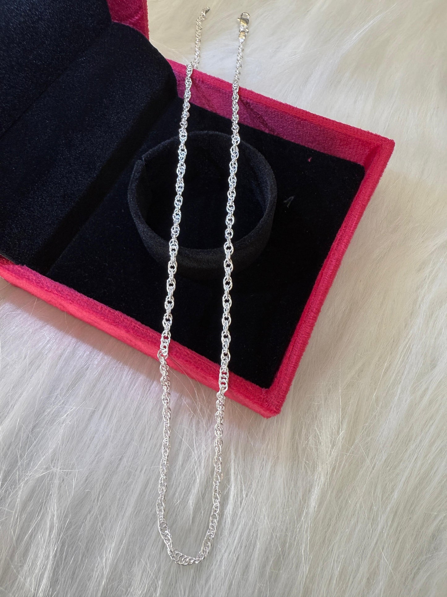 Elegant Silver Chain for Men & Women – Minimalist Daily Wear
