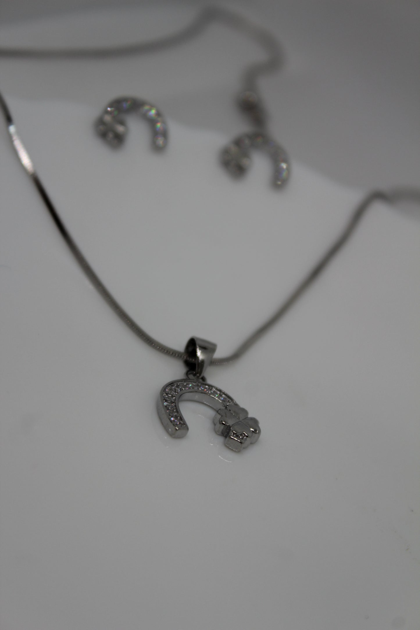 Silver chain with pendant with earrings